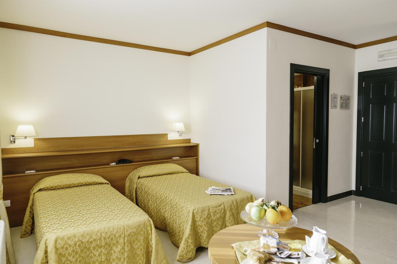 Hotel Residence Federiciano Valenzano Exteriör bild