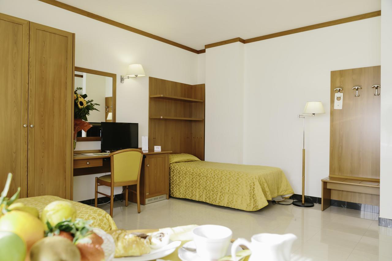 Hotel Residence Federiciano Valenzano Exteriör bild