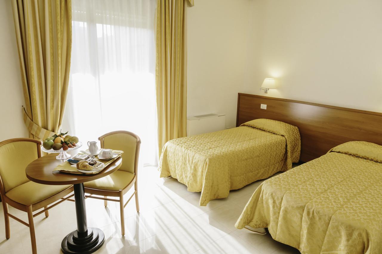 Hotel Residence Federiciano Valenzano Exteriör bild
